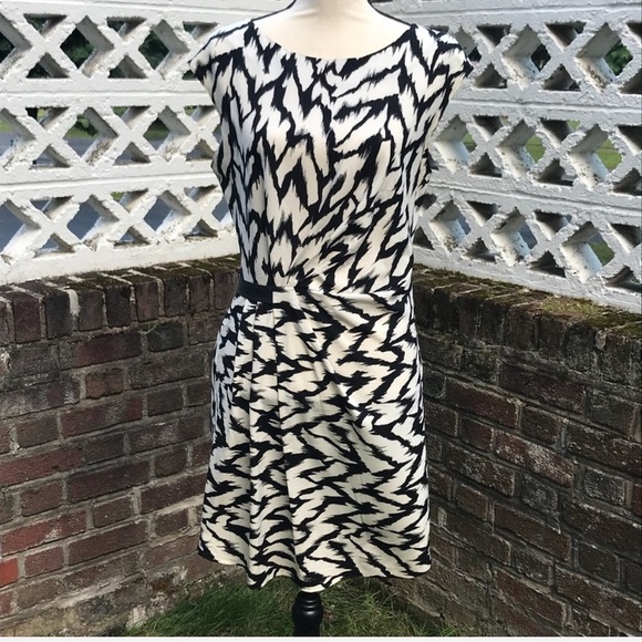 armani exchange black and white dress Armani Exchange Black and White Chevron Print Mini Dress with Tie Waist –  SilkRoll main image 0